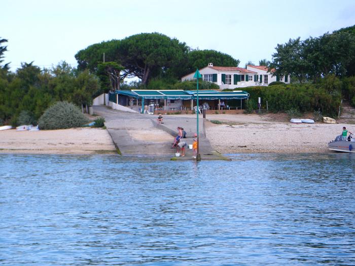 Bij de ingang van het vaarwater naar Ars en Ré
